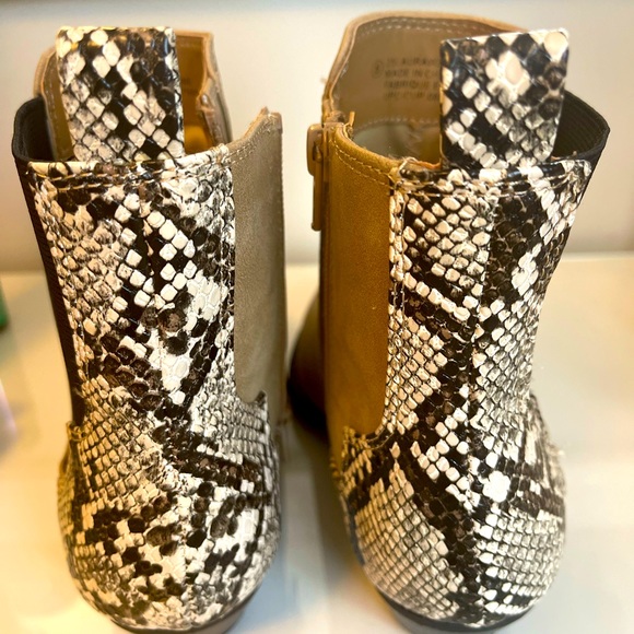 Booties tan suede and croc combo. Size 8. Never worn. - Picture 1 of 3